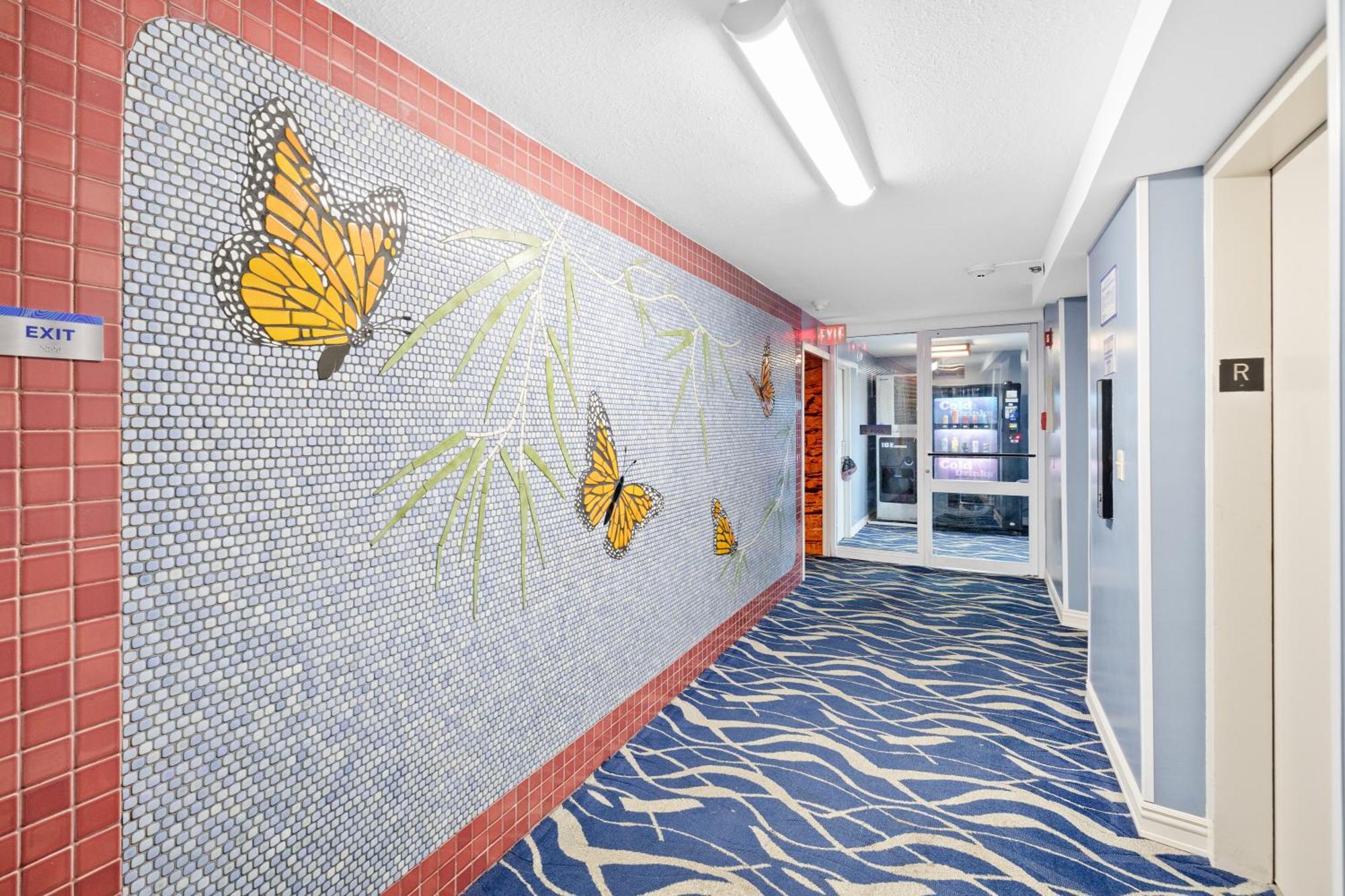 Steps To Waikiki Beach! Newly Renovated With 75" Tv هونولولو المظهر الخارجي الصورة