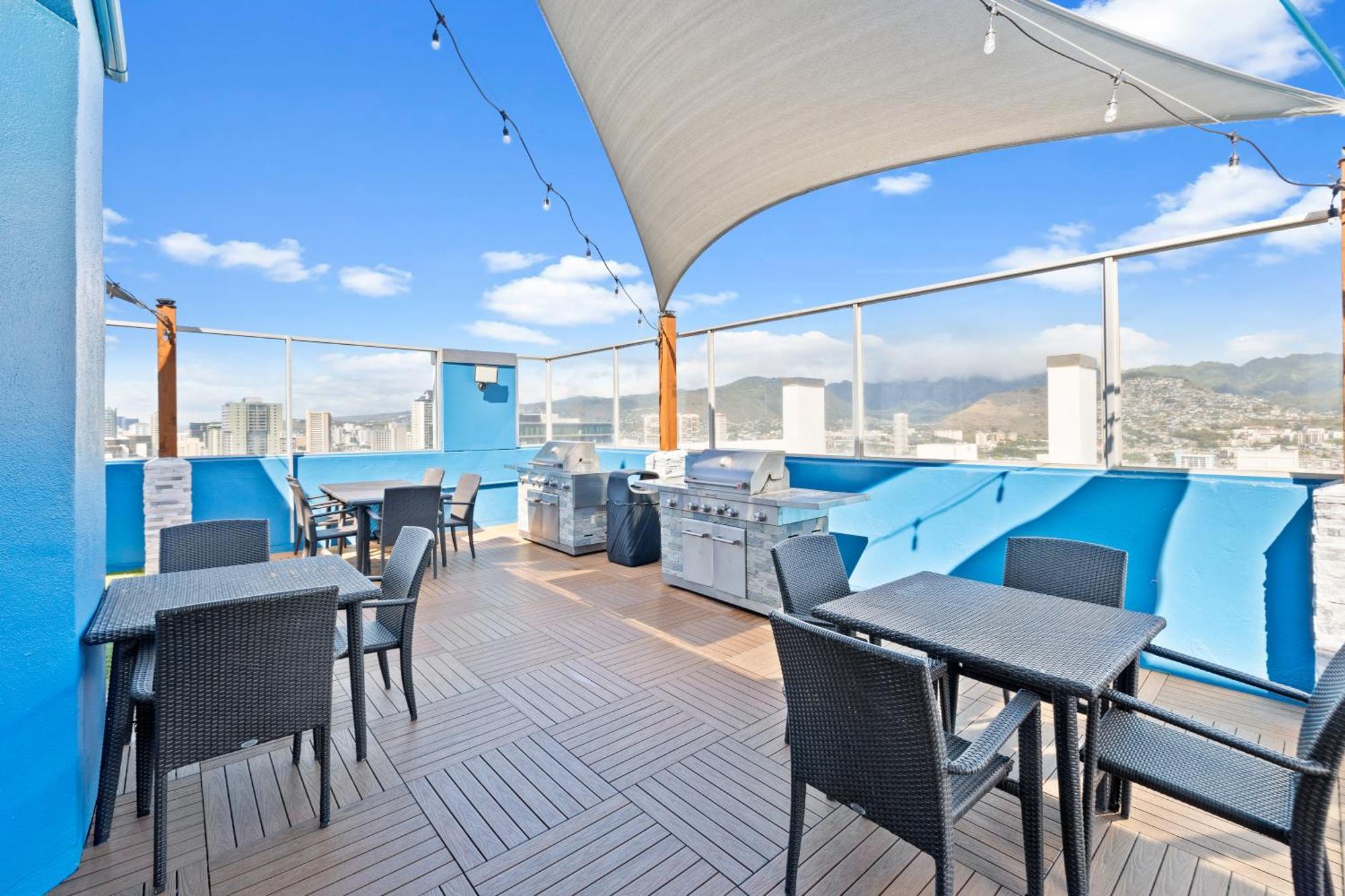 Steps To Waikiki Beach! Newly Renovated With 75" Tv هونولولو المظهر الخارجي الصورة