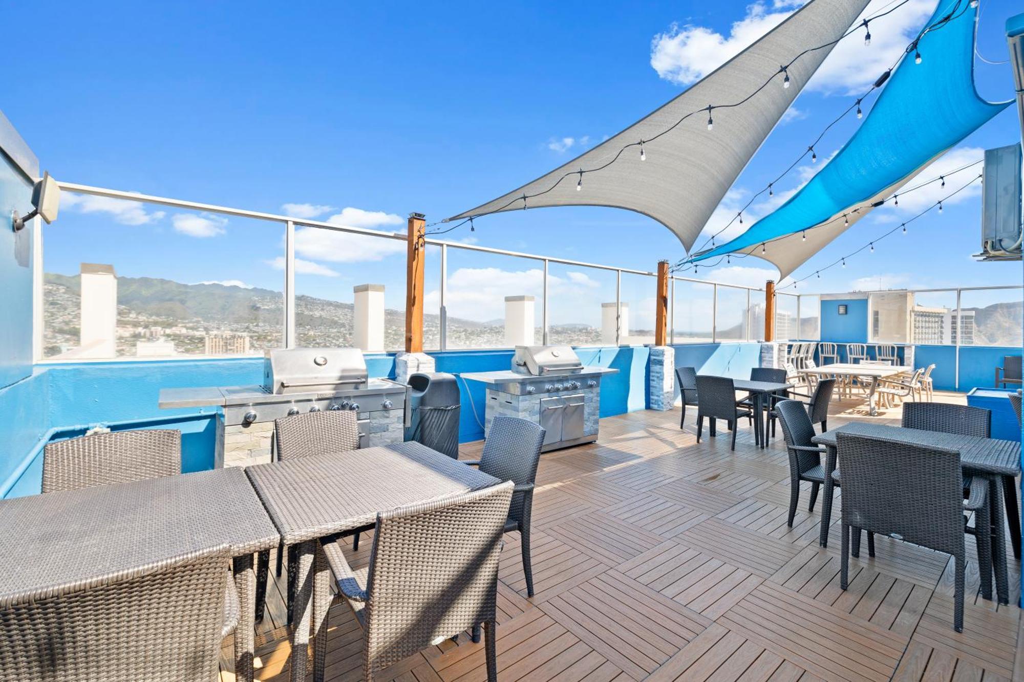 Steps To Waikiki Beach! Newly Renovated With 75" Tv هونولولو المظهر الخارجي الصورة