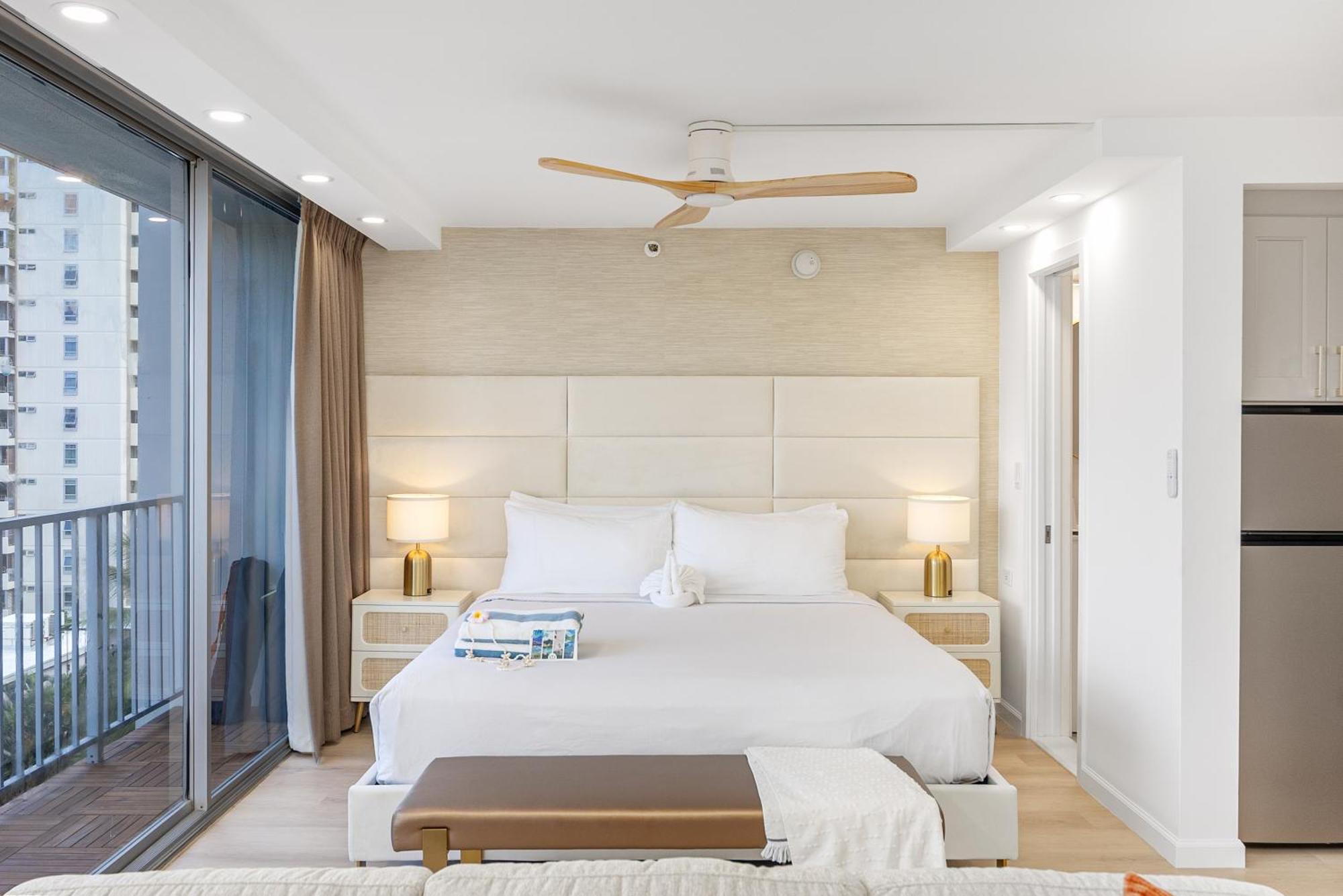 Steps To Waikiki Beach! Newly Renovated With 75" Tv هونولولو المظهر الخارجي الصورة