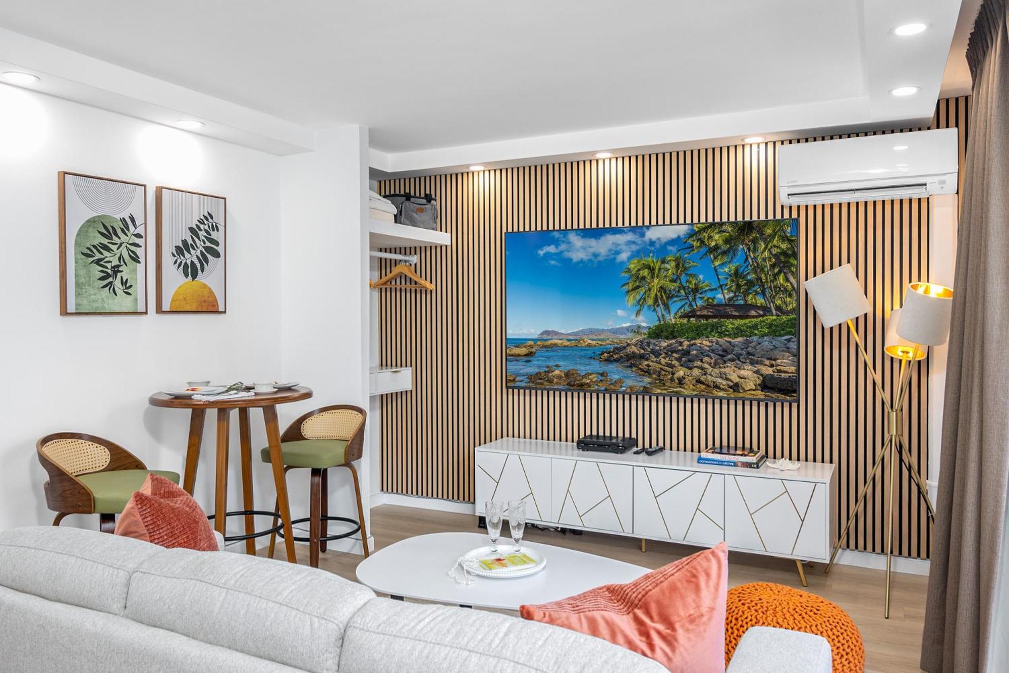 Steps To Waikiki Beach! Newly Renovated With 75" Tv هونولولو المظهر الخارجي الصورة