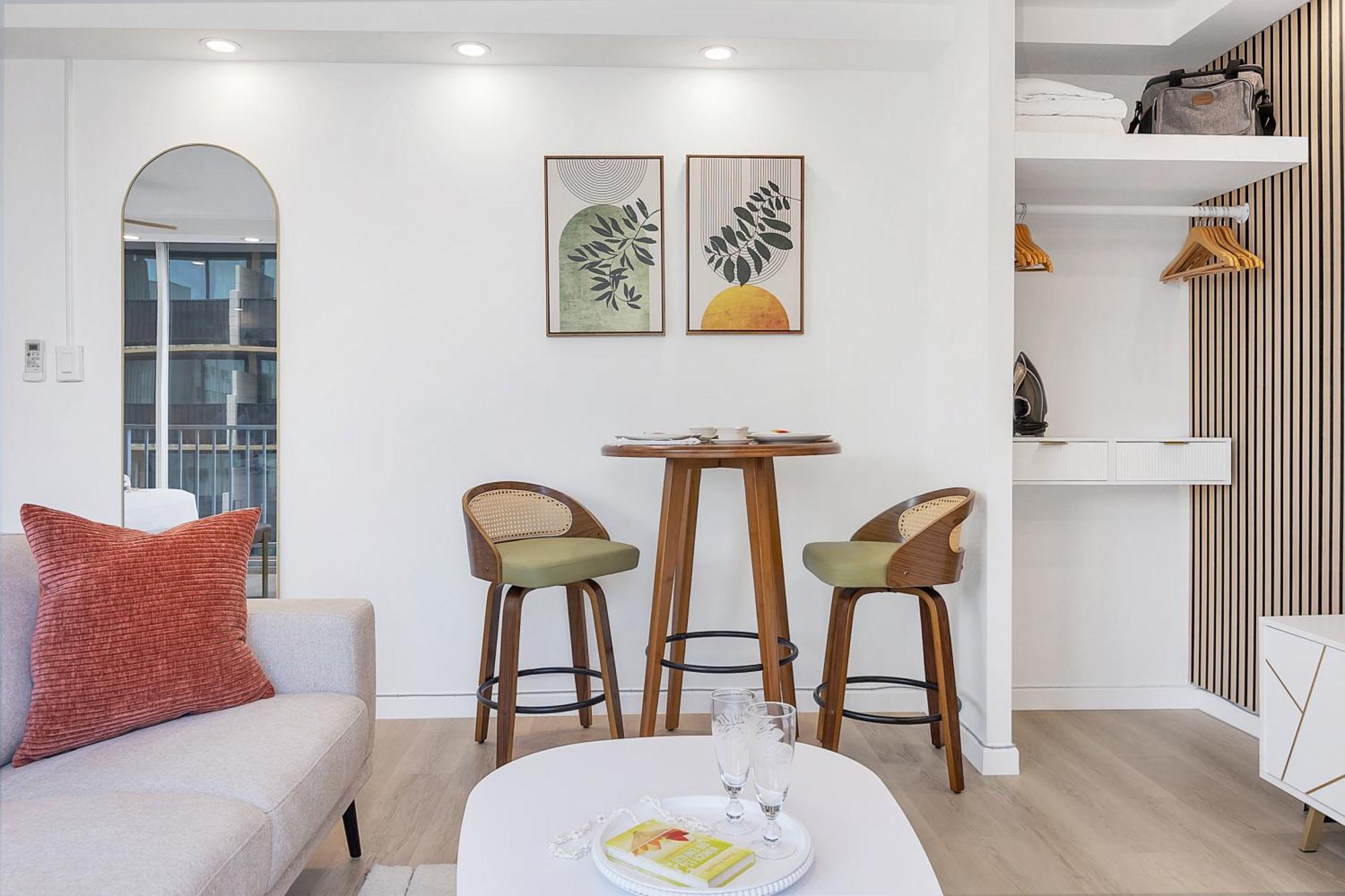 Steps To Waikiki Beach! Newly Renovated With 75" Tv هونولولو المظهر الخارجي الصورة