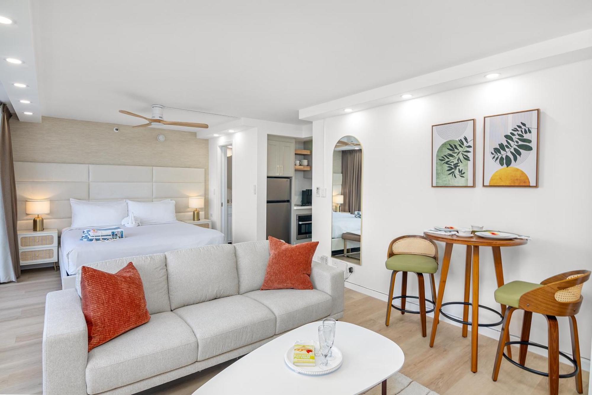 Steps To Waikiki Beach! Newly Renovated With 75" Tv هونولولو المظهر الخارجي الصورة