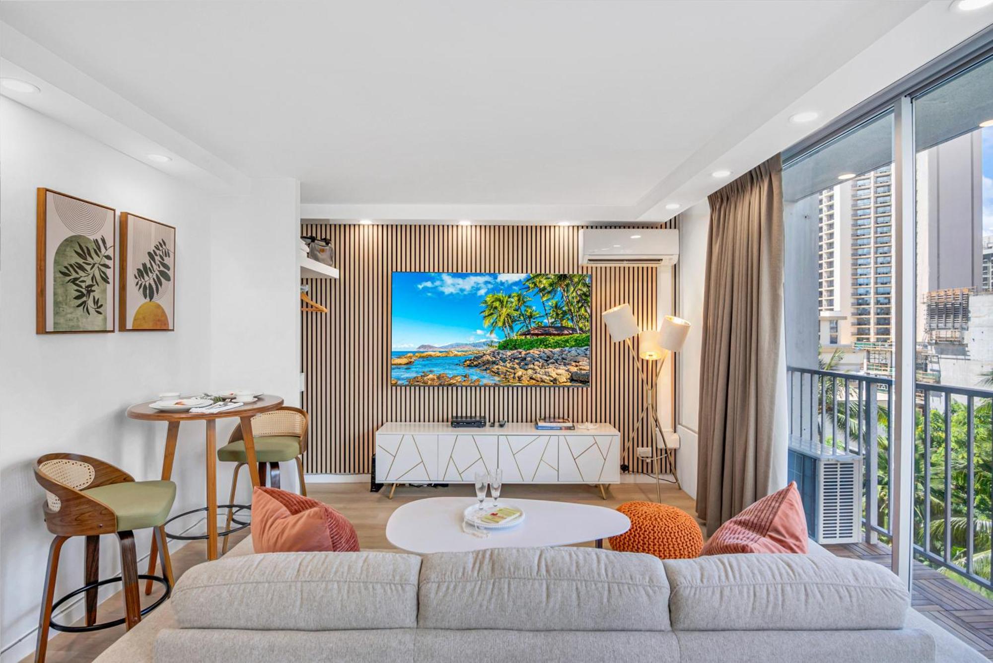 Steps To Waikiki Beach! Newly Renovated With 75" Tv هونولولو المظهر الخارجي الصورة