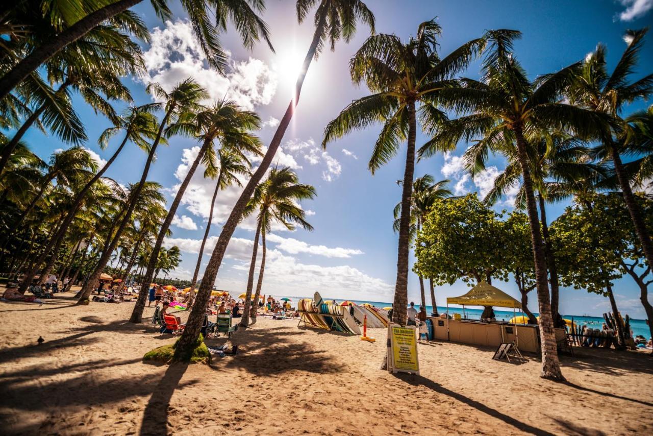 Steps To Waikiki Beach! Newly Renovated With 75" Tv هونولولو المظهر الخارجي الصورة